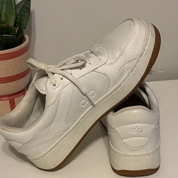 ALO Yoga White Athletic Shoes - Picture 4 of 5
